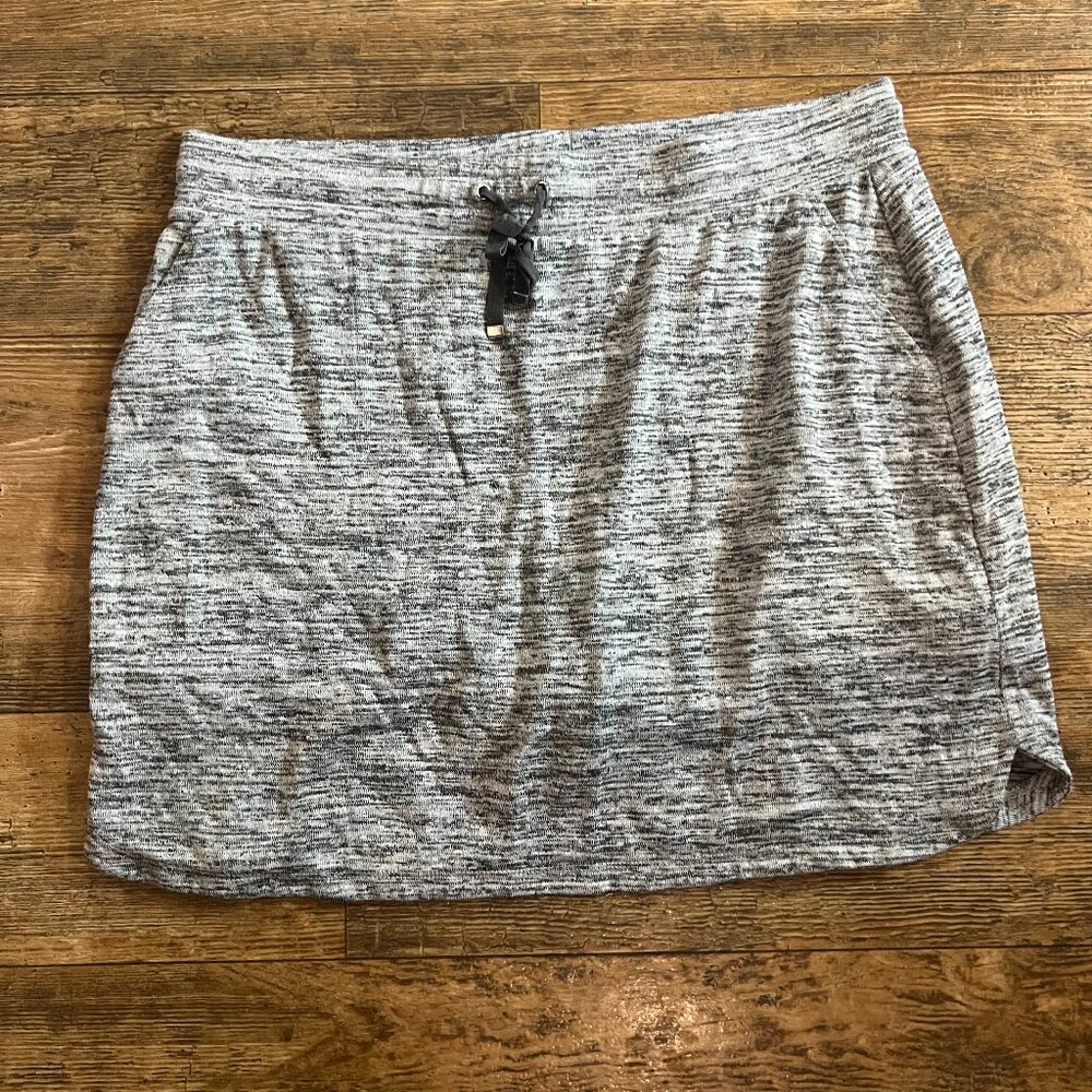 Croft & Barrow Women's Heather Grey and Black Skort Large